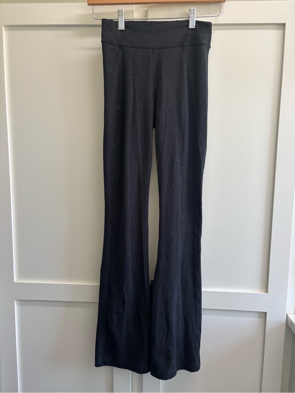 Lululemon softstreme Suedey Split-Hem High-Rise Mini-Flare Pant size 6 black - Picture 8 of 9